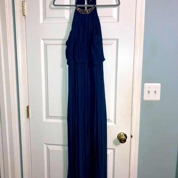 LONG BEAUTIFUL DRESS - Picture 1 of 2